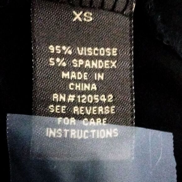 "Wilster" woman's shirt.  - Picture 6 of 8